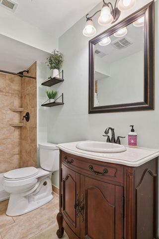 1042 Pontiac Lane, Chanhassen, MN 55317