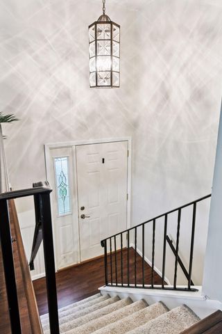 1042 Pontiac Lane, Chanhassen, MN 55317