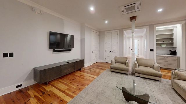 288 King Street 202, Charleston, SC 29401