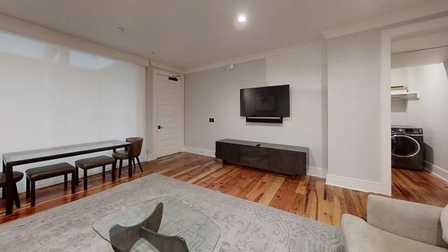 288 King Street 202, Charleston, SC 29401