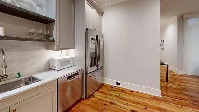 288 King Street 202, Charleston, SC 29401