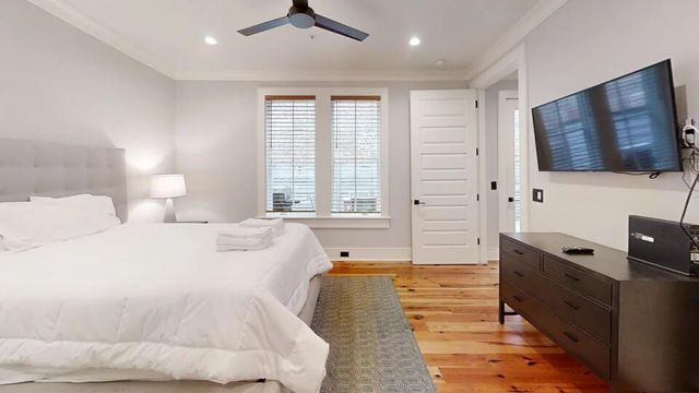 288 King Street 202, Charleston, SC 29401