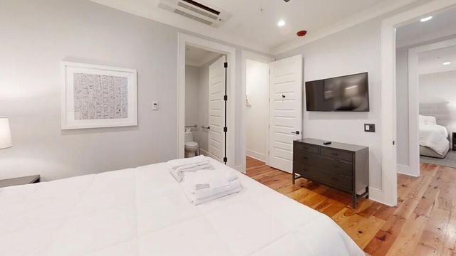 288 King Street 202, Charleston, SC 29401