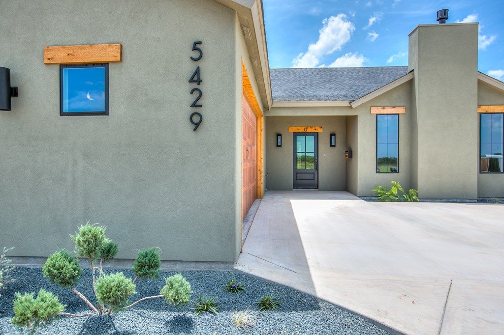 Image 3 of property listing at 5429 Riviera Lane, San Angelo, TX 76904