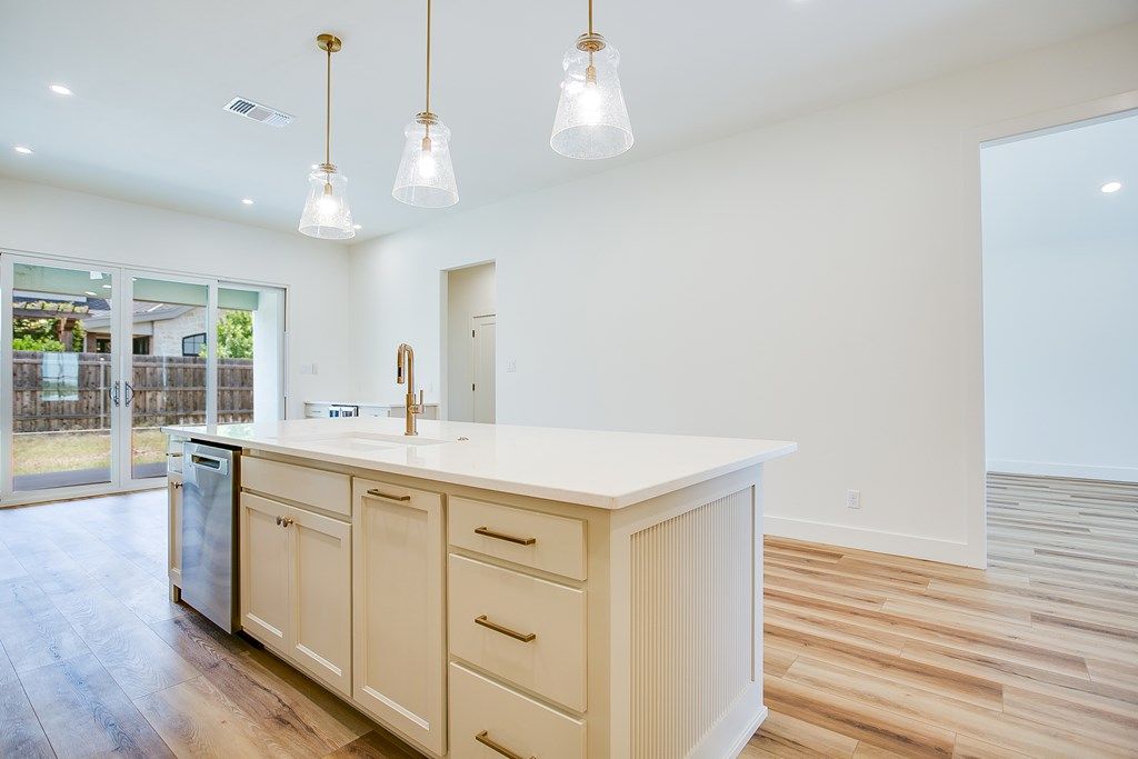 Image 9 of property listing at 5429 Riviera Lane, San Angelo, TX 76904