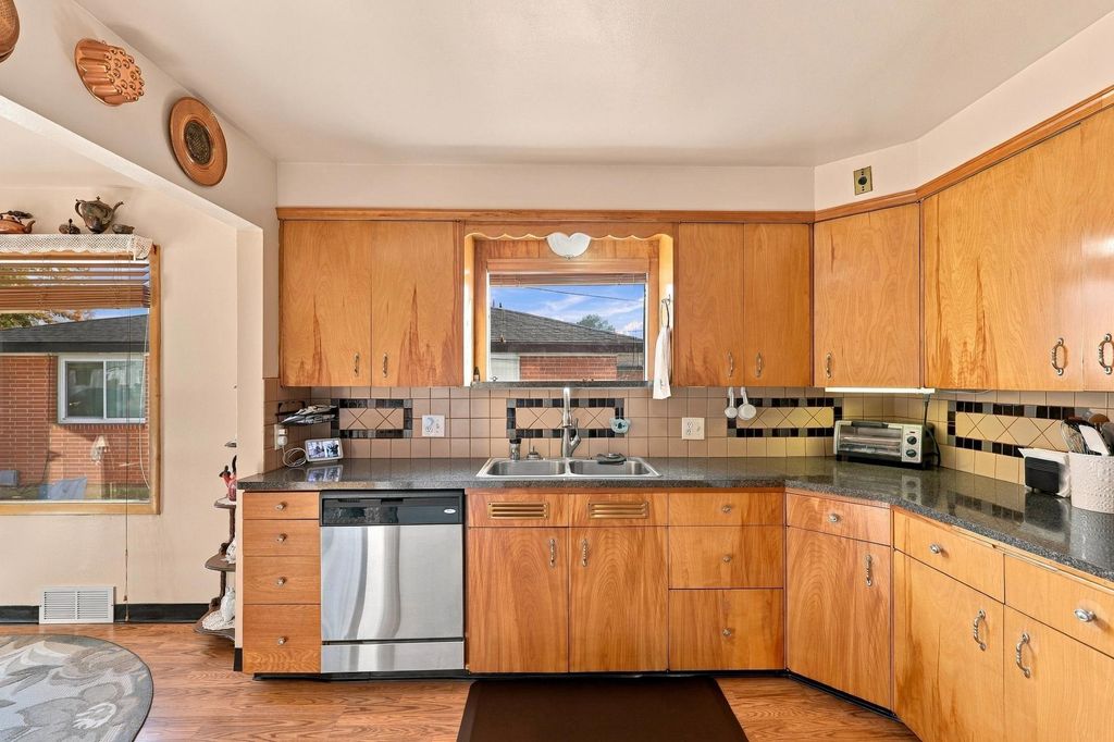 2717 N Lee St, Spokane, WA 99207 photo 4
