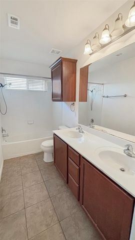 133 S Langtry LN, Jarrell, TX 76537