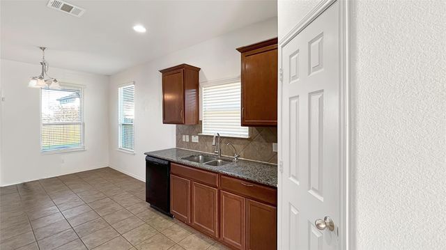 133 S Langtry LN, Jarrell, TX 76537