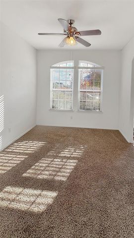 133 S Langtry LN, Jarrell, TX 76537