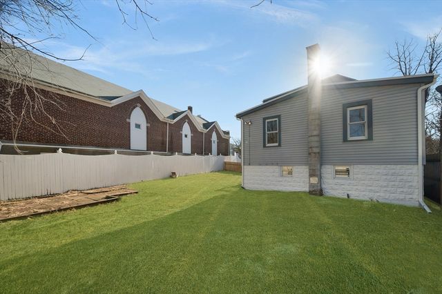 76 Main St, Blackstone, MA 01504