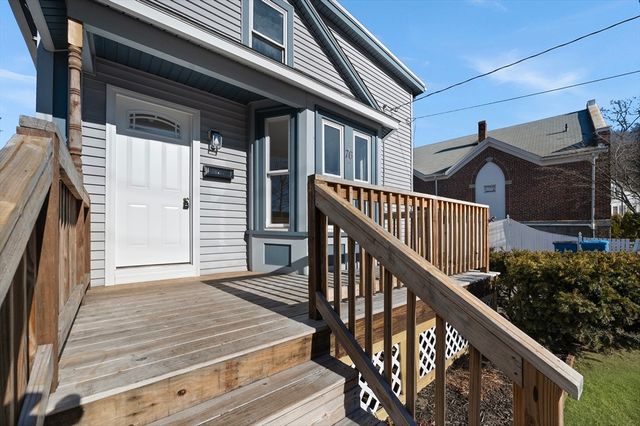 76 Main St, Blackstone, MA 01504