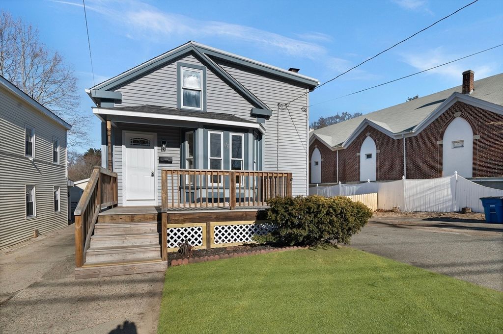 76 Main St, Blackstone, MA 01504