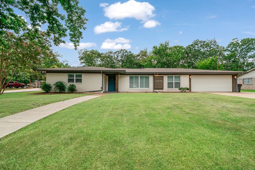 1070 Cardinal Lane, Paris, TX 75460