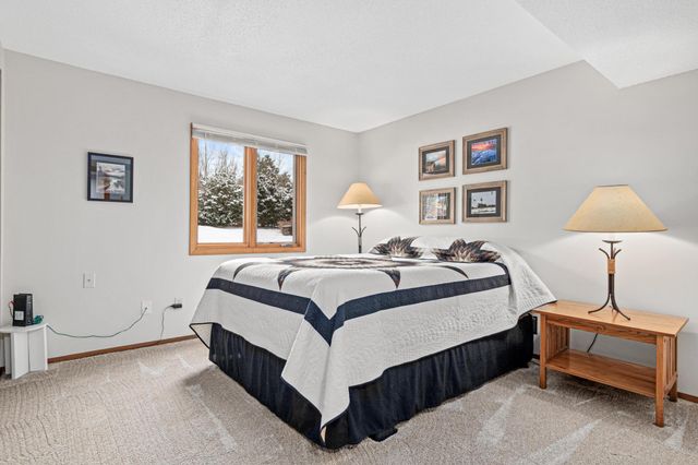 10 Hay Camp Road, North Oaks, MN 55127