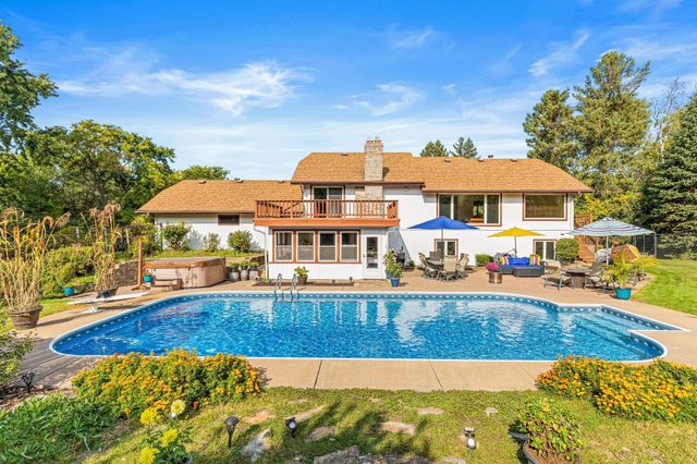 10 Hay Camp Road, North Oaks, MN 55127