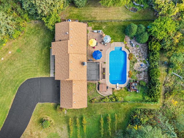 10 Hay Camp Road, North Oaks, MN 55127