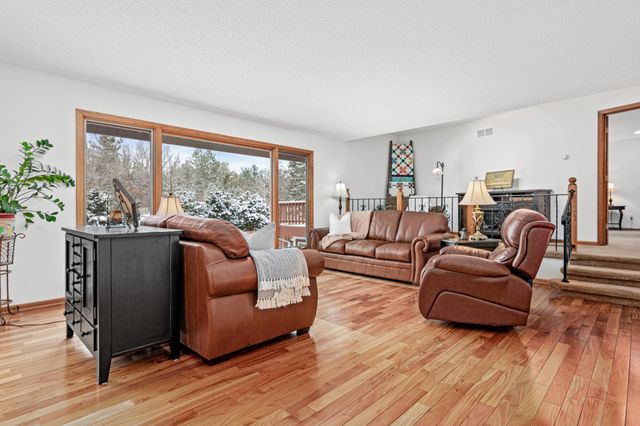 10 Hay Camp Road, North Oaks, MN 55127