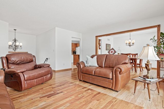 10 Hay Camp Road, North Oaks, MN 55127