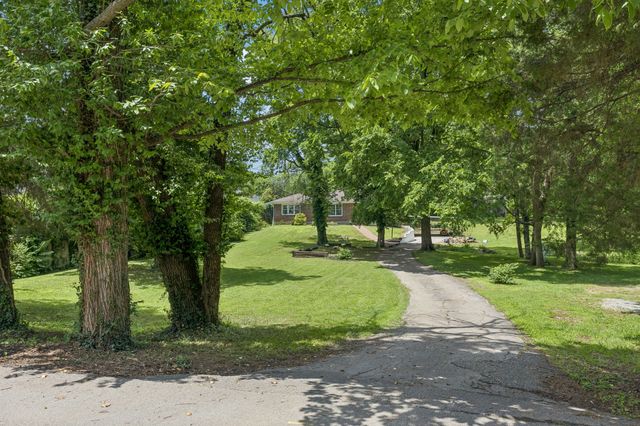 4411 Brush Hill Rd, Nashville, TN 37216