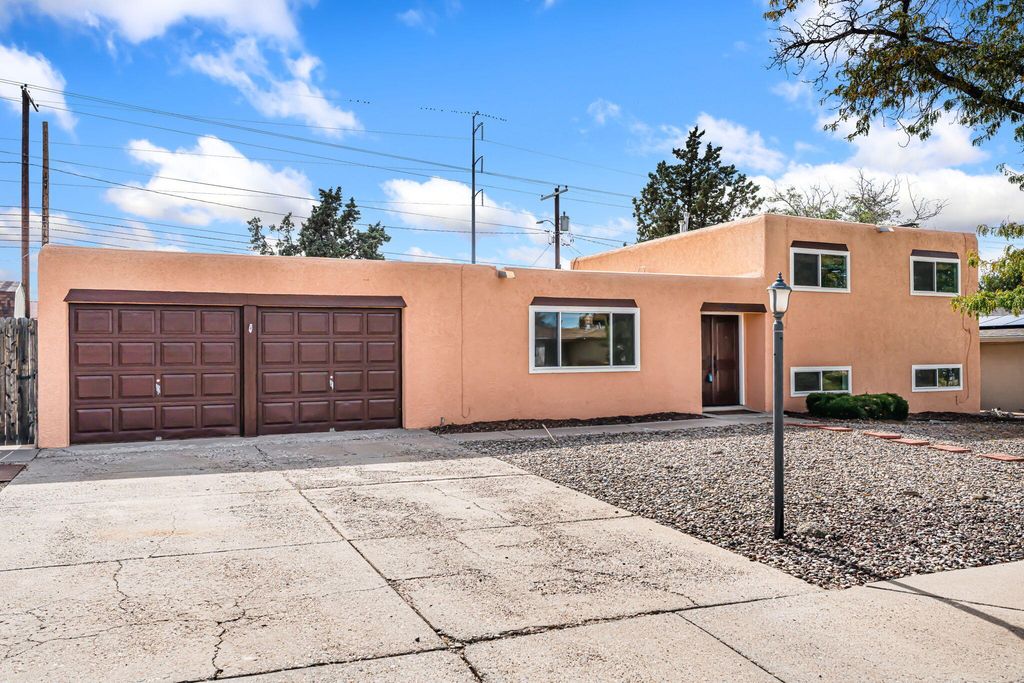 9308 Las Calabazillas Road NE, Albuquerque, NM 87111