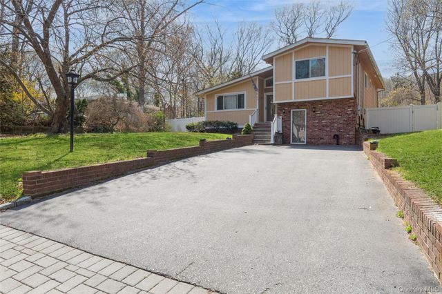 8 Water Road, Rocky Point, NY 11778