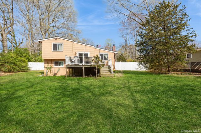 8 Water Road, Rocky Point, NY 11778