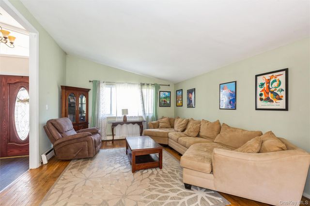 8 Water Road, Rocky Point, NY 11778