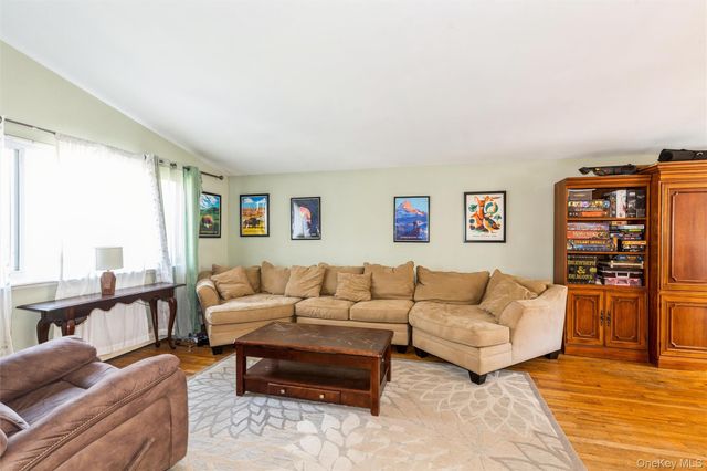 8 Water Road, Rocky Point, NY 11778