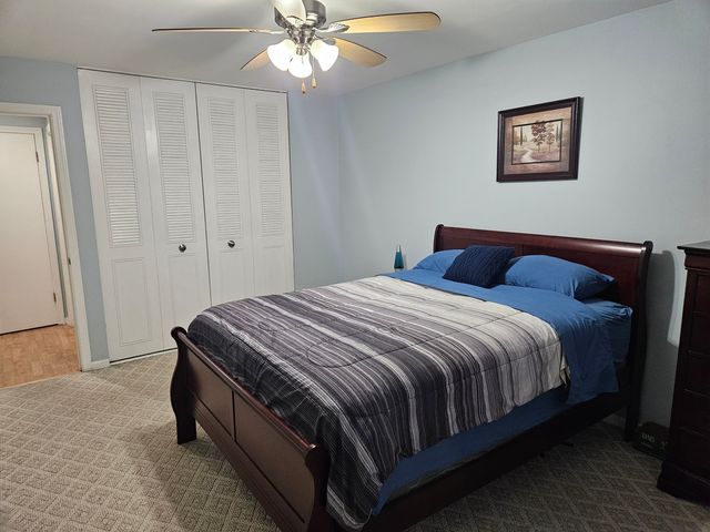 603 E Falcon Drive 104A, Arlington Heights, IL 60005