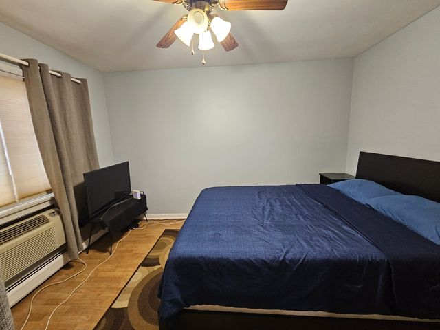 603 E Falcon Drive 104A, Arlington Heights, IL 60005