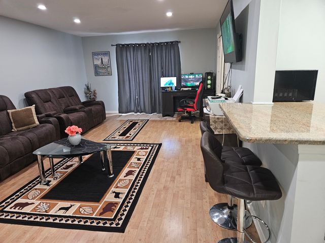 603 E Falcon Drive 104A, Arlington Heights, IL 60005