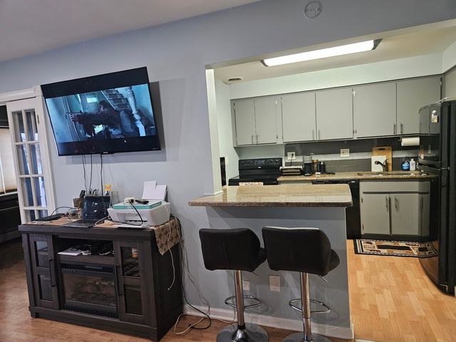 603 E Falcon Drive 104A, Arlington Heights, IL 60005