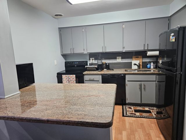 603 E Falcon Drive 104A, Arlington Heights, IL 60005