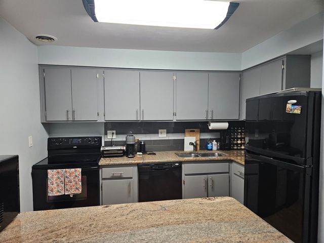 603 E Falcon Drive 104A, Arlington Heights, IL 60005