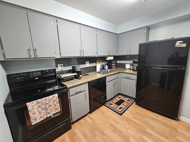 603 E Falcon Drive 104A, Arlington Heights, IL 60005