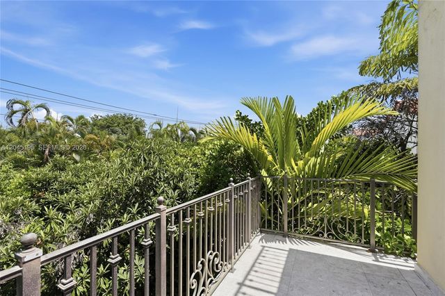592 Fernwood Rd B, Key Biscayne, FL 33149