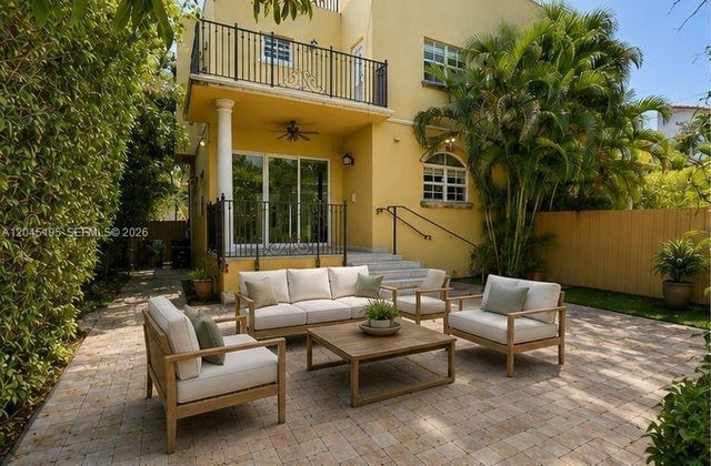 592 Fernwood Rd B, Key Biscayne, FL 33149