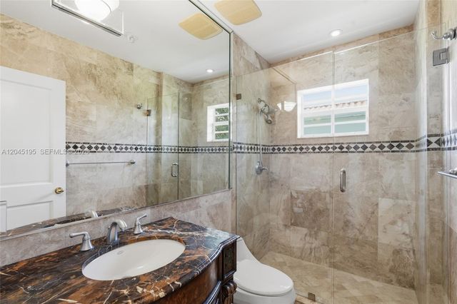 592 Fernwood Rd B, Key Biscayne, FL 33149