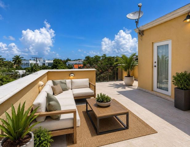 592 Fernwood Rd B, Key Biscayne, FL 33149