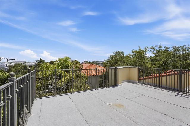 592 Fernwood Rd B, Key Biscayne, FL 33149