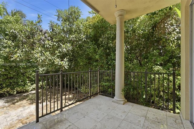 592 Fernwood Rd B, Key Biscayne, FL 33149
