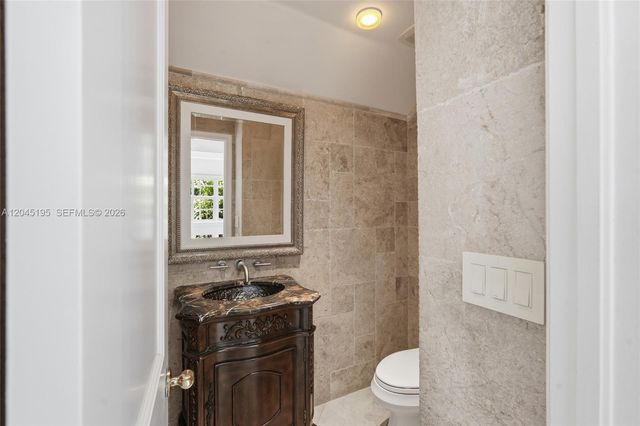 592 Fernwood Rd B, Key Biscayne, FL 33149