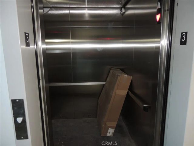 22735 Del Valle Street 7, Woodland Hills, CA 91364