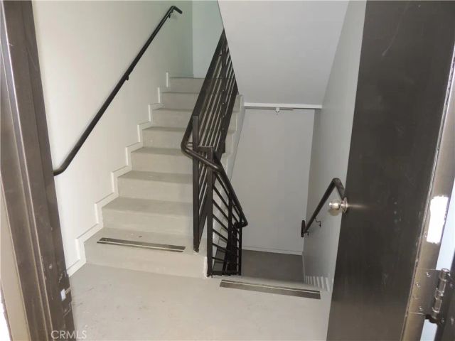 22735 Del Valle Street 7, Woodland Hills, CA 91364