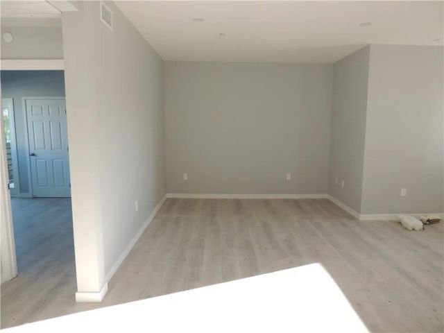 22735 Del Valle Street 7, Woodland Hills, CA 91364