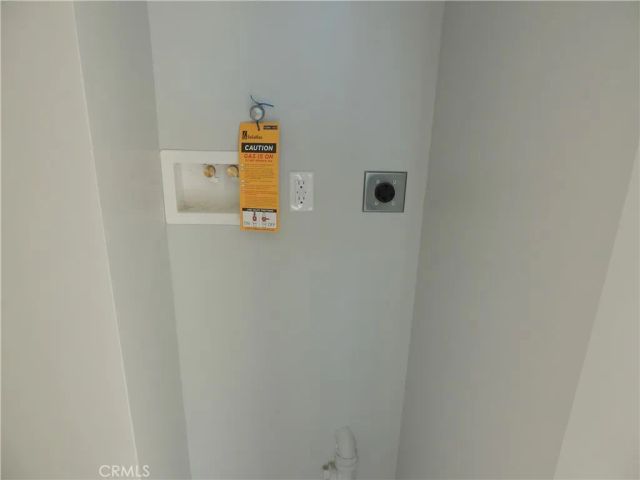 22735 Del Valle Street 7, Woodland Hills, CA 91364