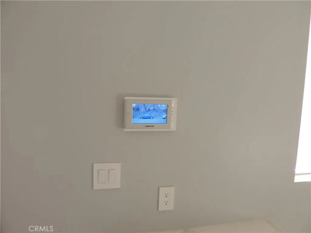 22735 Del Valle Street 7, Woodland Hills, CA 91364