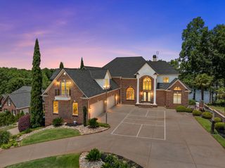 204 E Caledonia Court, Inman, SC 29349