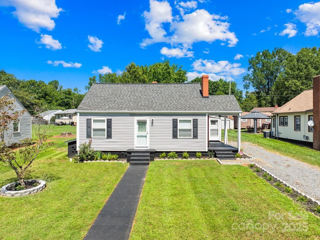 320 W Bingham Street, Statesville, NC 28677