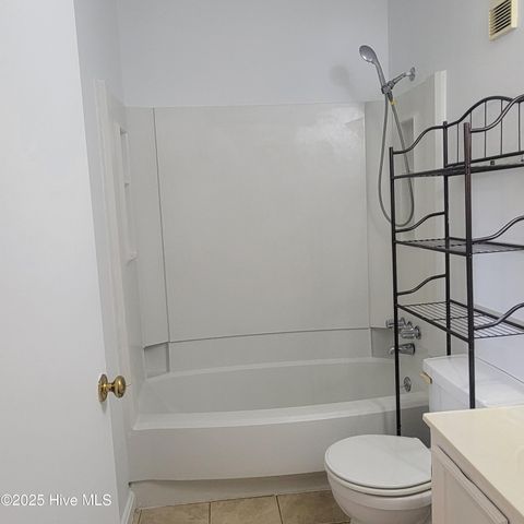 313 Lake Place Condo Drive, Elizabethtown, NC 28337